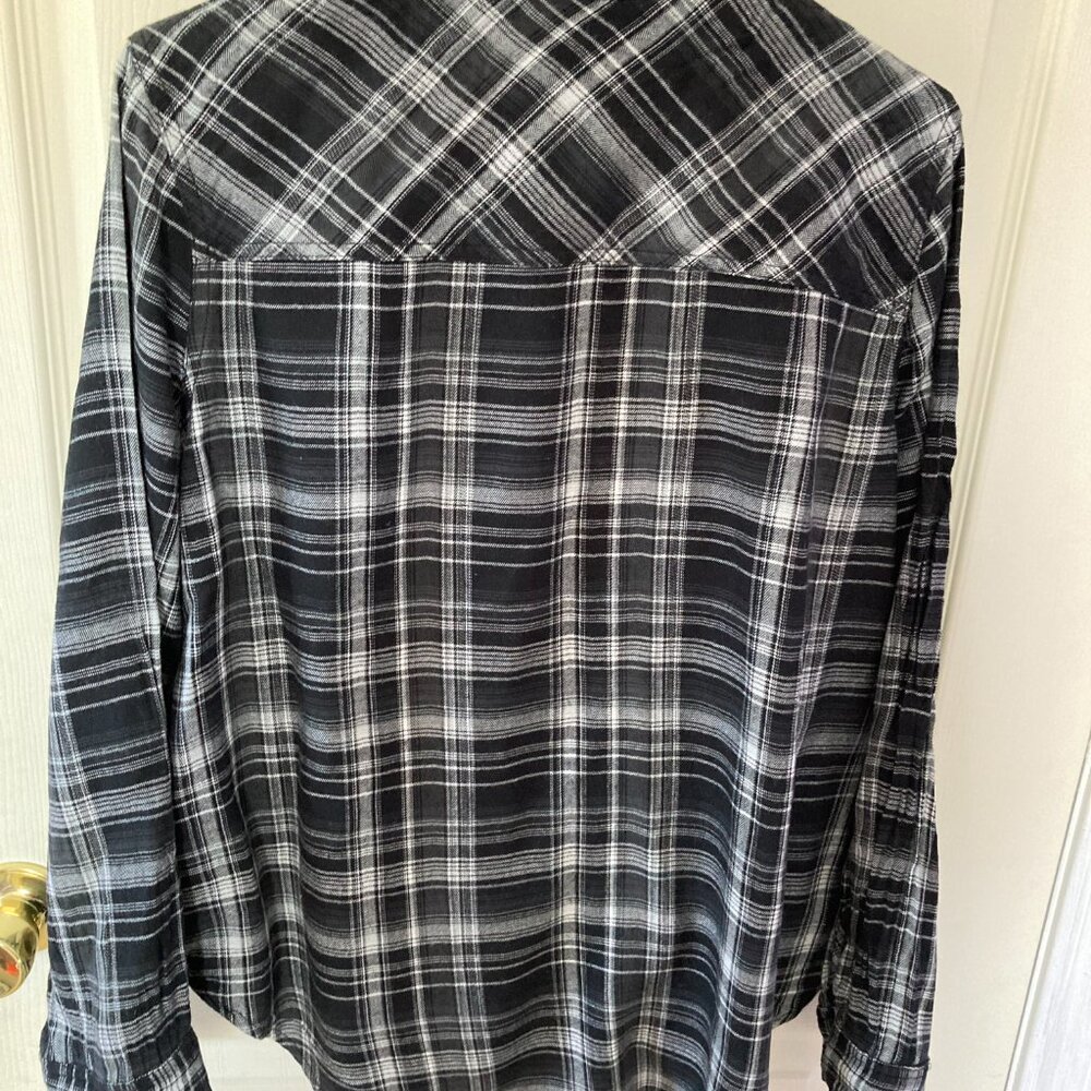 Women Mudd Plaid Shirt Size Medium Black White - Picture 5 of 5